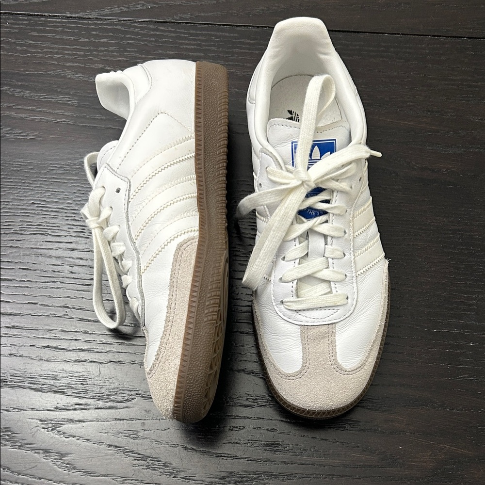 Adidas women’s White samba Sneakers
